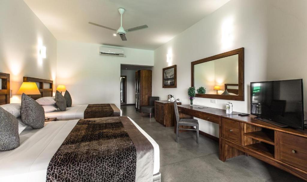 Manthila Hotel Anuradhapura Exterior foto