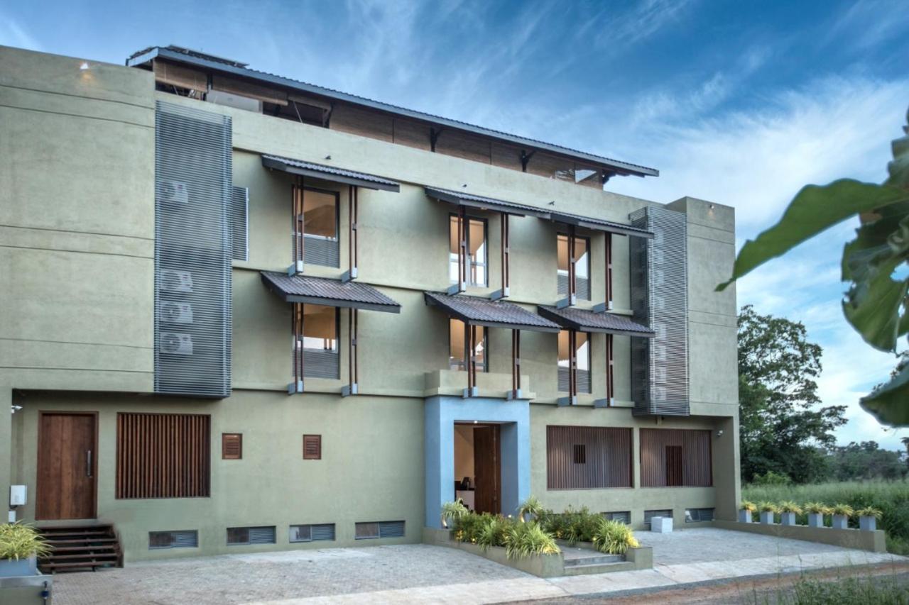 Manthila Hotel Anuradhapura Exterior foto